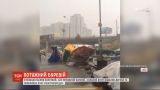 Повалені дерева та пошкоджені лінії електропередач: Київ накрив короткий і потужний буревій