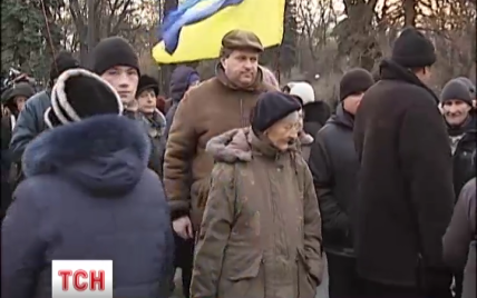 Під Радою активісти проводять одразу два мітинги