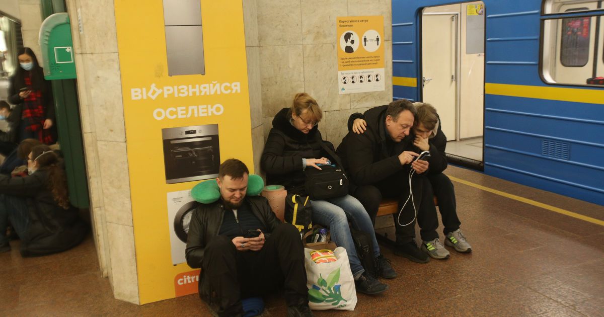 Метро Киева снова возобновило свою работу