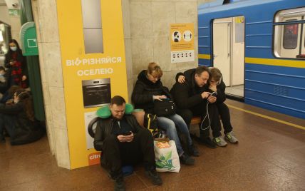 Метро в Києві працює у режимі перевезень: як курсують поїзди