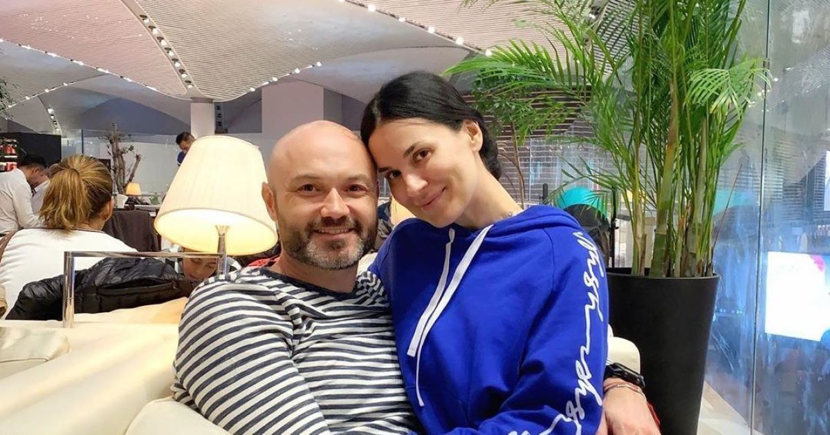 Маша Єфросиніна у піжамці поніжилася з чоловіком на дивані
