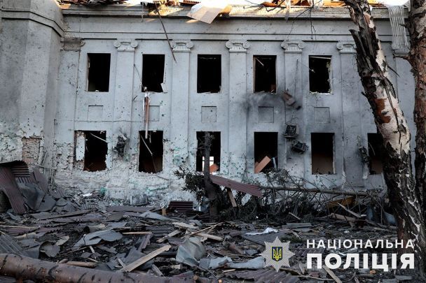 РФ вдарила ракетами С-300 по Покровську – наслідки атаки / © Національна поліція України