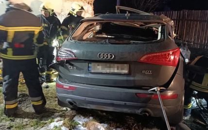 На Львівщині автівка влетіла в будинок: чотири людини загинули (фото)
