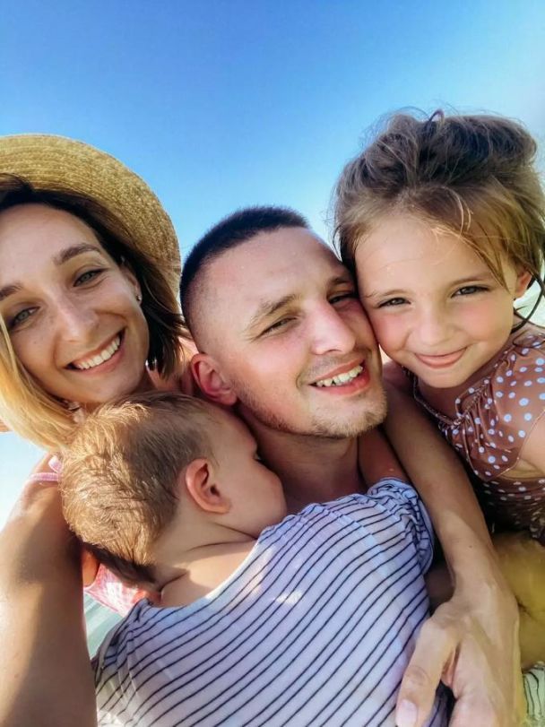 Елена Мандзюк с экс-мужем и детьми / © instagram.com/elena_mandziuk