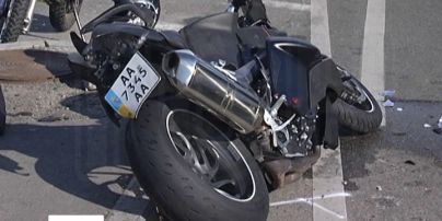 У Києві мотоцикліст спричинив подвійну аварію та втік