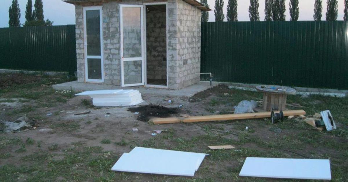 На Київщині на одному з подвір'їв пролунав вибух, постраждало подружжя