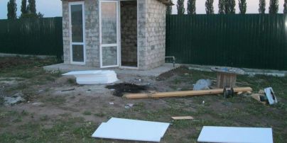 На Киевщине в одном из дворов прогремел взрыв, пострадали супруги