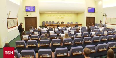 Зеленский подписал закон о повышении налогов
