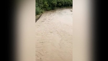 Прикарпаття накрила потужна негода: річки каламутніють, Коломию заливає зливою