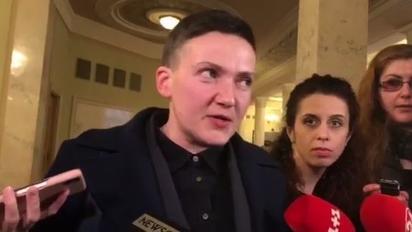 Савченко вернулась в Раду, но отказалась говорить о наличии гранат при себе