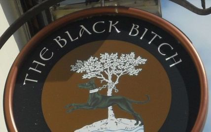 У Британії 350-річний паб "Чорна с**а" перейменовують через закиди у расизмі