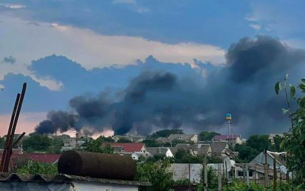 Взрывы гремят в районе Чернобаевки: в небе виден дым (фото)