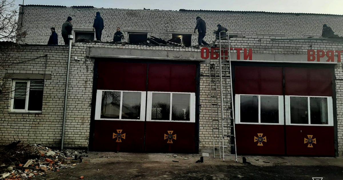 РФ утром обстреляла Очаков: есть попадания в жилой сектор и пожарную часть (фото)