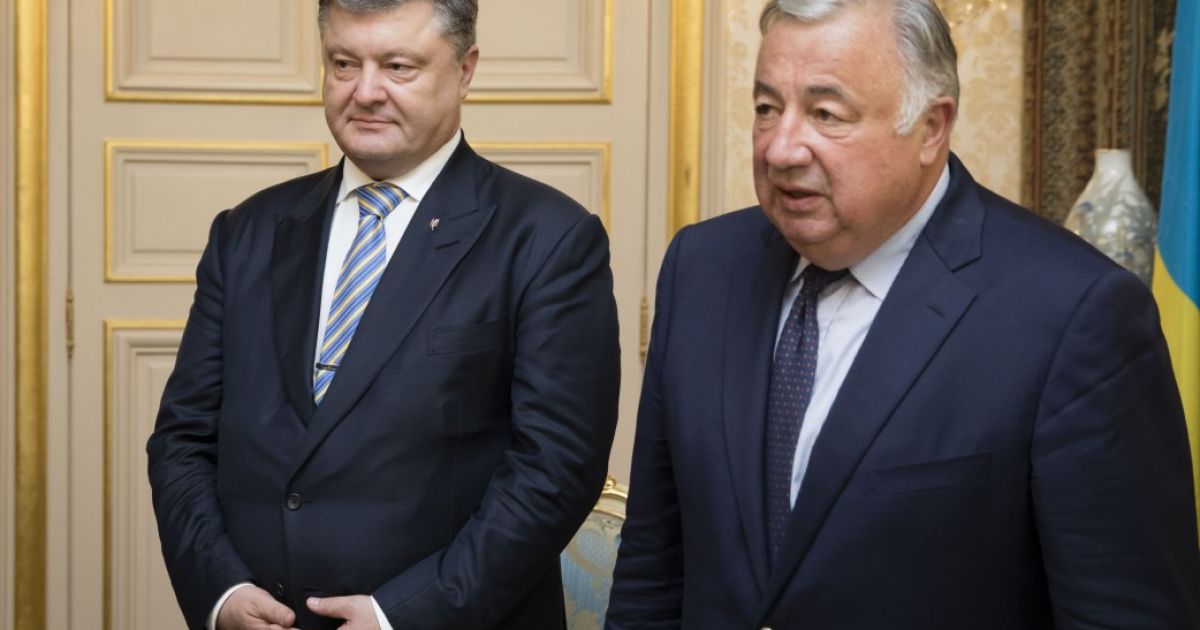 Порошенко пригласил французских сенаторов посетить Донбасс