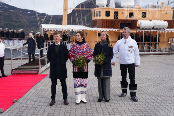 Король Фредерік X, королева Мері, принцеса Жозефіна та принц Вінсент у Гренландії / © Getty Images