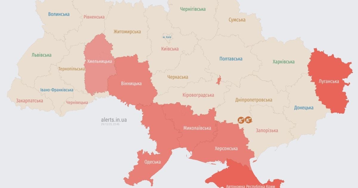 Карта воздушных тревог сейчас выглядит так