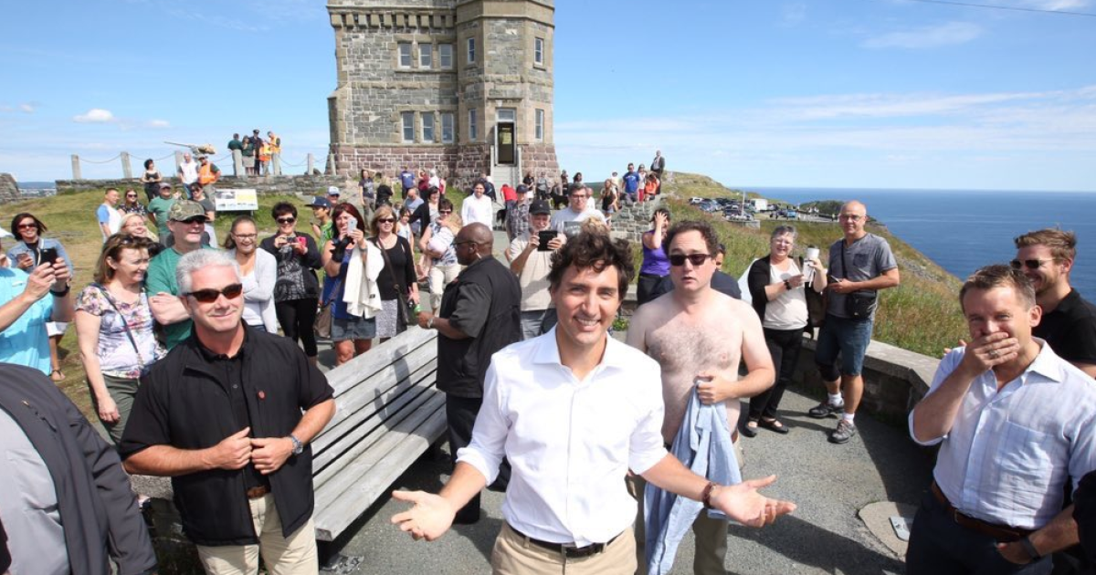 Фотобомба с премьером Трюдо и секс на пляже в Рио в прямом эфире. Топ-10 позитивных новостей недели