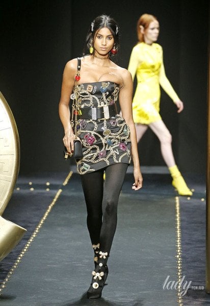 Коллекция Versace прет-а-порте сезона осень-зима 2019-2020 / © East News