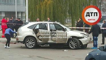 В Киеве в Lexus 35-летнего бизнесмена произошел взрыв во время движения