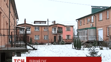 В Тернополе снег припорошил улице города