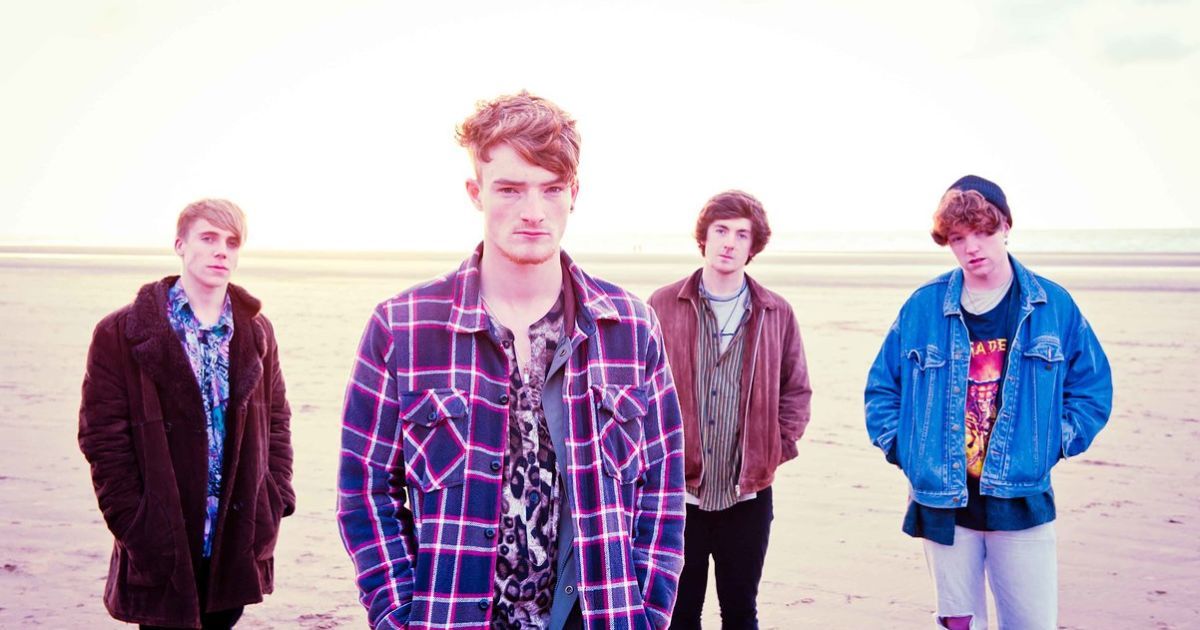 Музыканты из группы Viola Beach погибли в результате ДТП