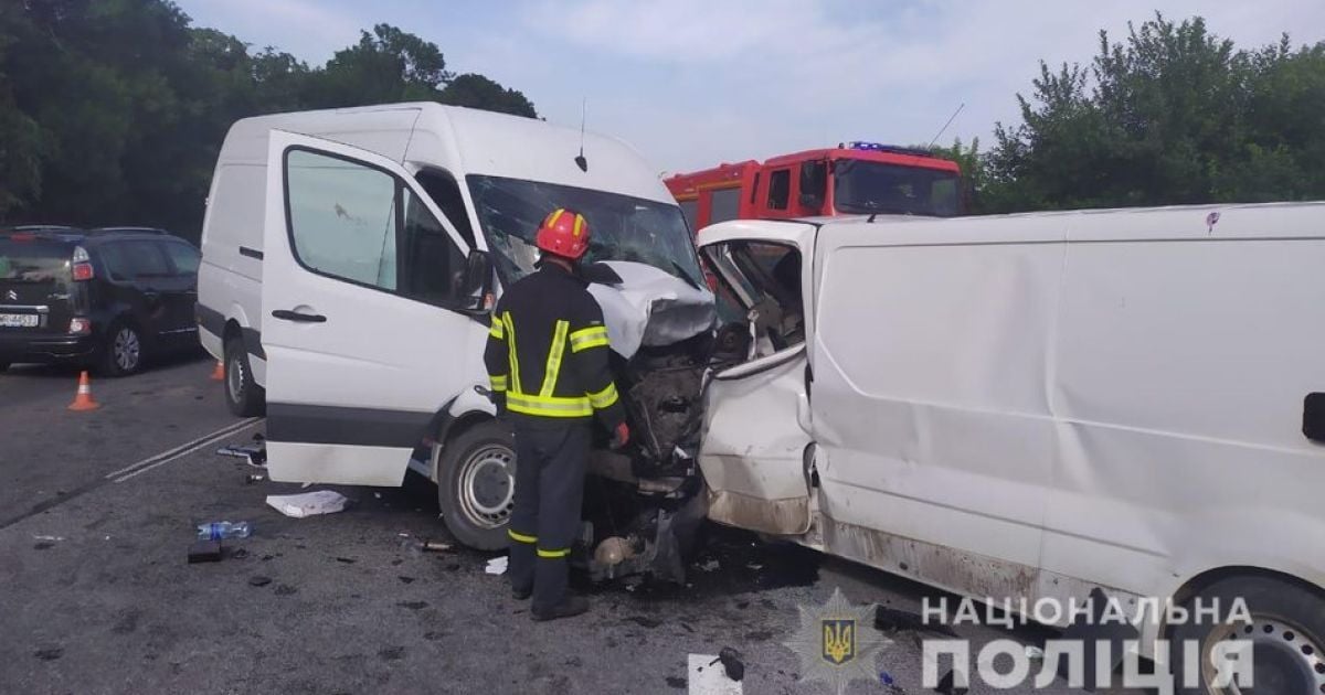 В Тернопільській області бус спричинив потрійну смертельну аварію