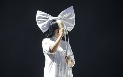 Певица Sia призналась, что страдает от серьезного неврологического расстройства