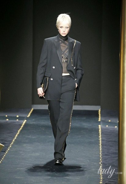 Коллекция Versace прет-а-порте сезона осень-зима 2019-2020 / © East News