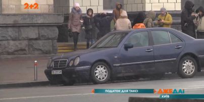 Таксистів змусять платити податки