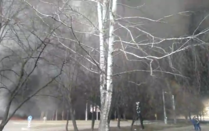 У Чернігові спалахнув "Епіцентр" та прилеглі будинки (відео)