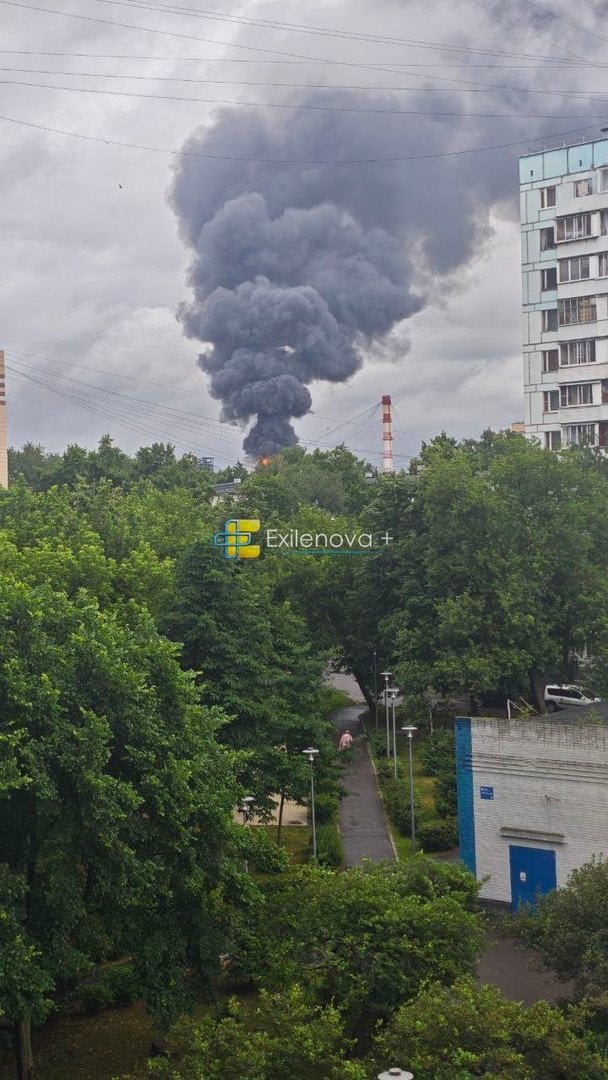 Дрони атакували Москву: горить найбільший НПЗ міста. / © Exilenova+