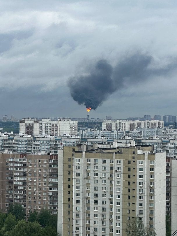 Дрони атакували Москву: горить найбільший НПЗ міста. / © Exilenova+