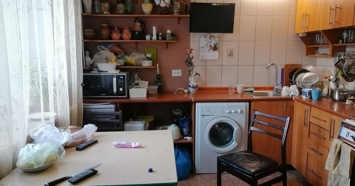 Пока спал, вонзила нож в грудь: в Ровенской области мать пыталась убить 15-летнего сына