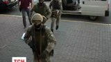 С выбитыми дверями и журналистами провели обыск в офисе ГПСУ и на границе со Словакией
