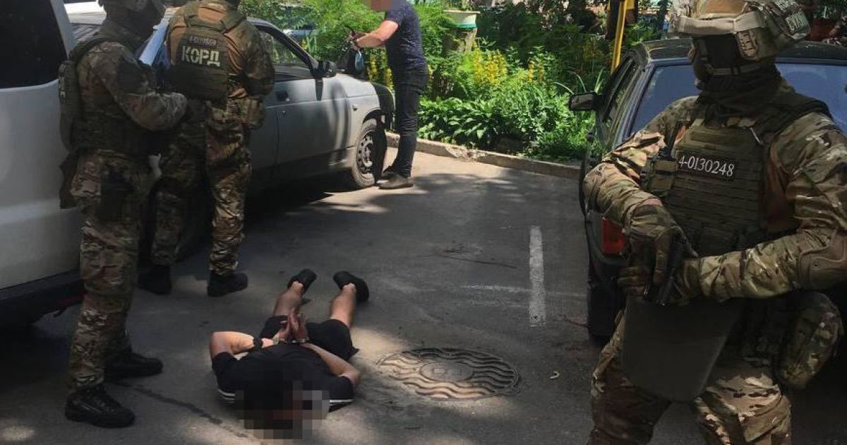 Організували "бізнес" на вимаганні коштів: у Полтавській області викрили злочинне угруповання