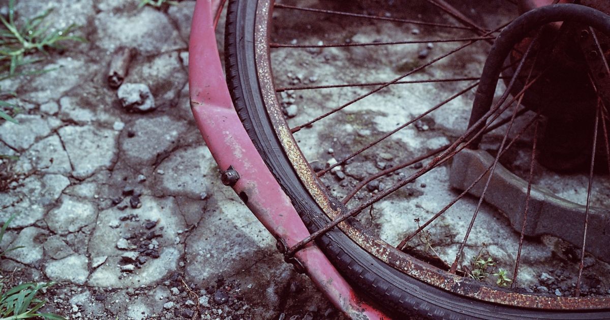 У центрі Чернігова водій тролейбуса на пішохідному переході збив двох дітей на велосипеді