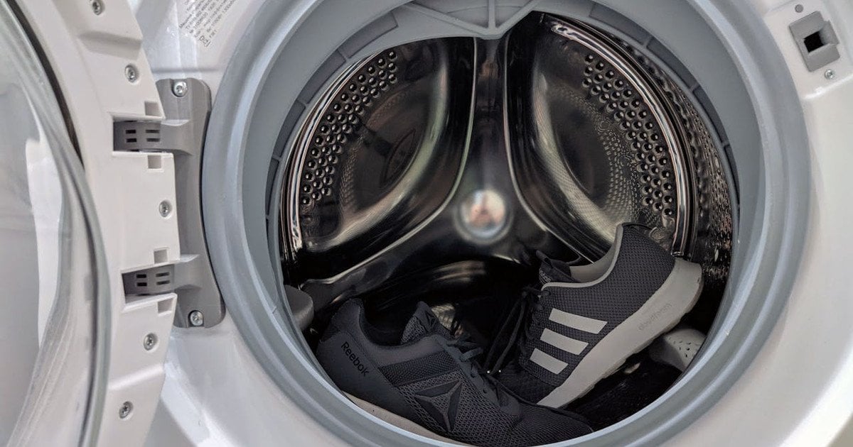 Прання кросівок у пральній машині: який режим вибрати