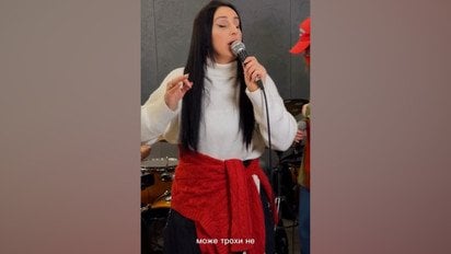 Джамала переклала новорічний хіт Сердючки українською і заспівала в новому стилі