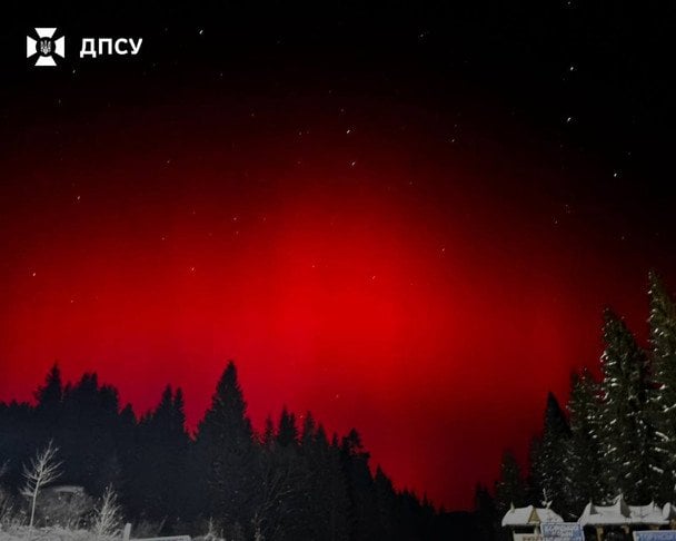 Полярне сяйво над Карпатами / © ДПСУ