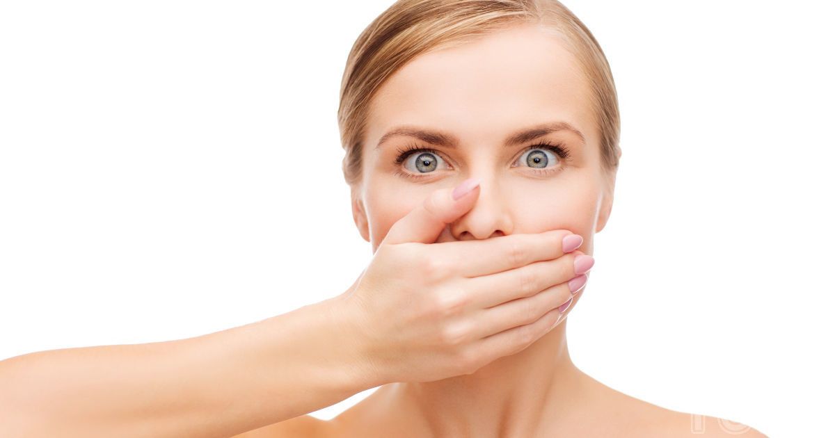 Неприятный запах изо рта: причины и лечение