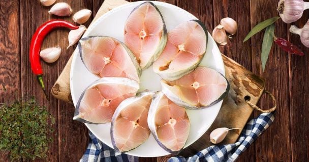 Омега-3 жирні кислоти, що містяться в жирній рибі, знижують запалення в організмі та рівень стресу / © ТСН.ua