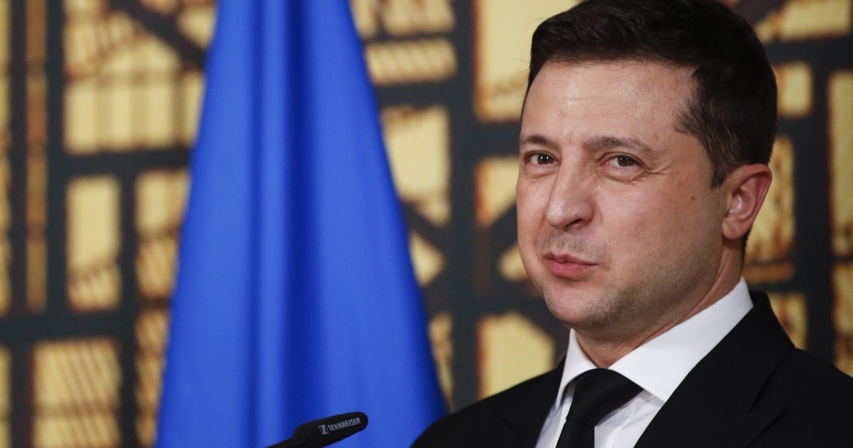 Зеленский ждет диалога с Кремлем в любых форматах и напоминает о 10 шагах для мира на Донбассе