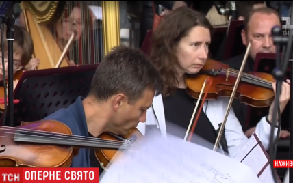 Грандиозное действо под открытым небом: в центре Киева оперные звезды дали бесплатный концерт