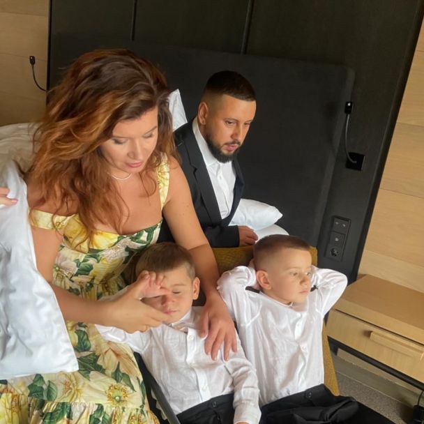 MONATIK с женой и сыновьями / © instagram.com/irishamonatik