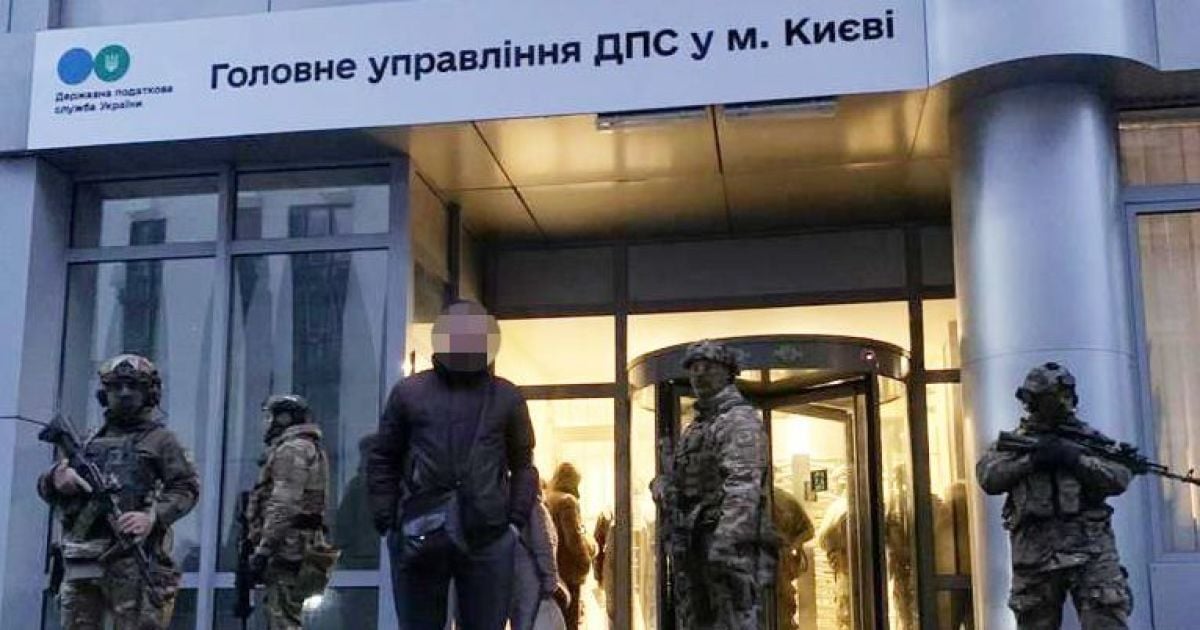 3 квартиры, дом и элитные авто: руководителю налоговой Киева инкриминируют многомиллионные оборутки