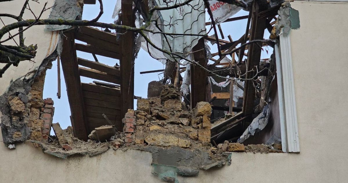 Руйнування в Херсоні після обстрілу