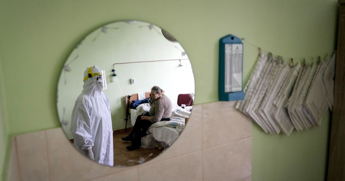 Що відомо про новий штам коронавірусу: центр громадського здоров'я розповів подробиці