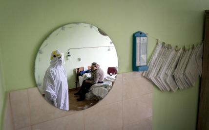 У Івано-Франківську у боротьбі з коронавірусом вистачає лікарів, але бракує санітарок