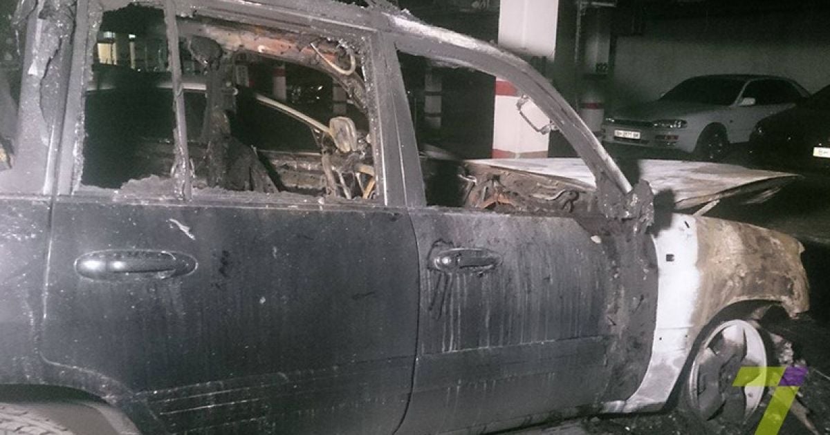 В Одессе на подземном паркинге ночью взорвался внедорожник