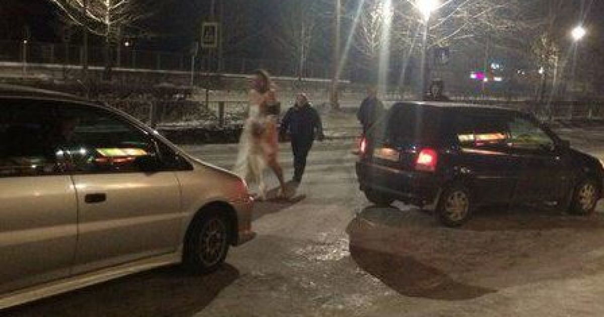 Мужчина пришел за пивом с трубками от капельницы / © shans-online.com